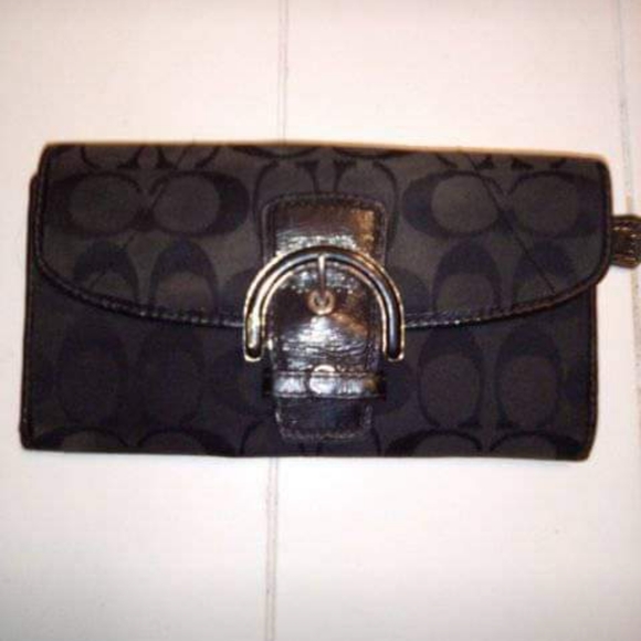 18 inch Coach purse and matching wallet - Picture 3 of 8
